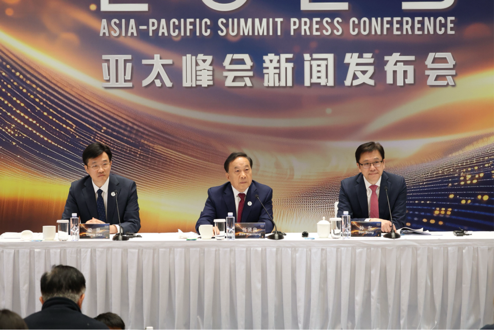 2025香港正版资料免费盾1，香港正版资料免费盾，揭秘未来趋势的预测报告