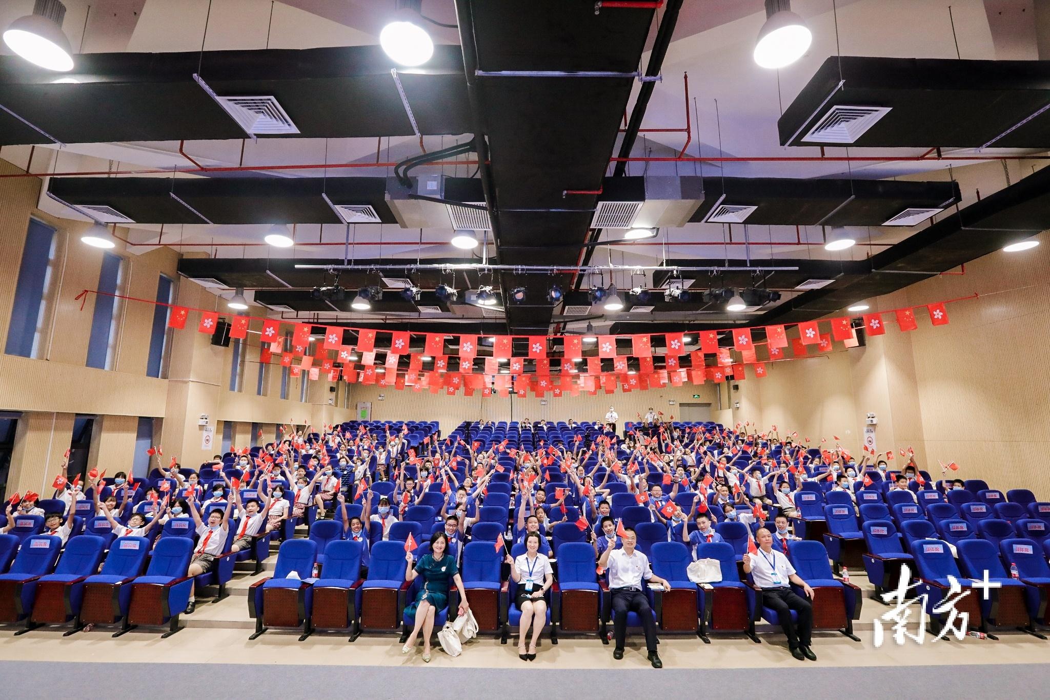 2025年香港正版资料免费大全，香港正版资料免费大全，探索未来的秘密（2025版）