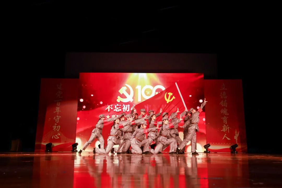 2020第243期四不像图，四不像图的秘密揭晓，揭秘最新创意组合画作（第243期）