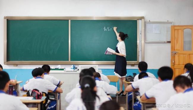 “00后”老师花式整顿课堂00后老师以其新颖、有趣和富有创意的方式整顿课堂，给学生们带来了不一样的上课体验。这些老师通常充满活力，善于运用现代科技手段，让课堂变得更加生动有趣。